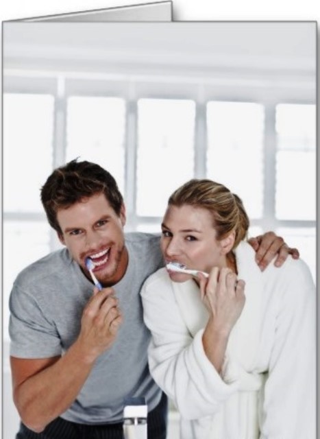 Casal Que Escova Seus Dentes No Banheiro Cartao R7f16b3021f4648f3b120d7053b554f34 Xvuat 8Byvr 512